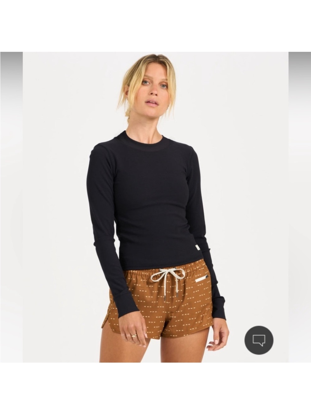 Vuori Black Long Sleeve pose ribbed   
Crew shirt athletic base layer fitted